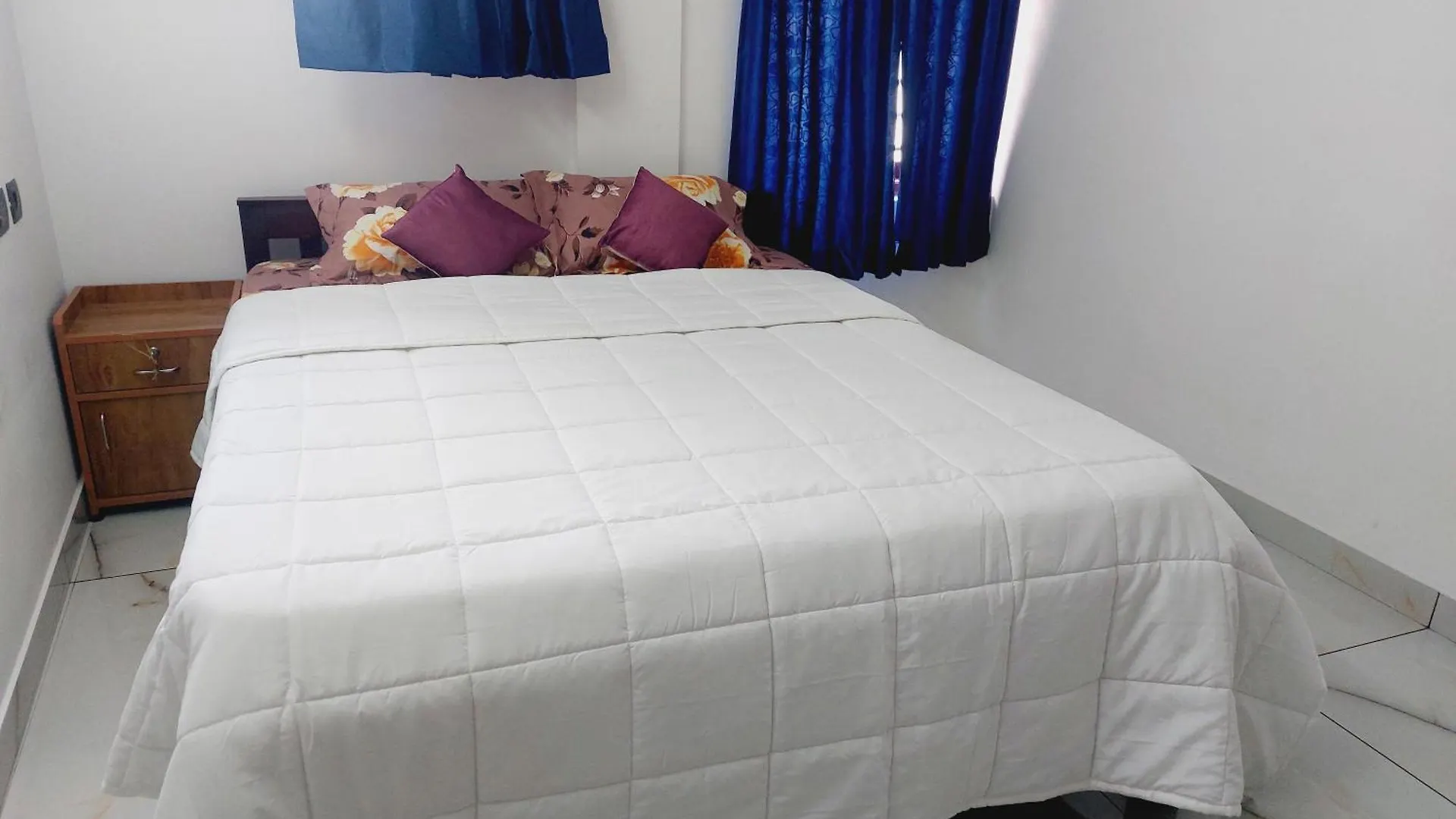 Ishaz Homes Kochi 0*,