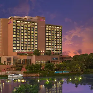 5* Отель Crowne Plaza By Ihg